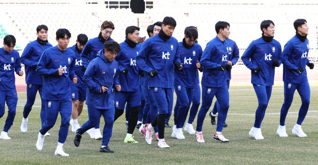 18일 오후 경기도 고양종합운동장에서 태국과 2026 북중미 월드컵 아시아 2차 예선전을 치르는 한국 축구대표팀 선수들이 훈련하고 있다. 연합뉴스