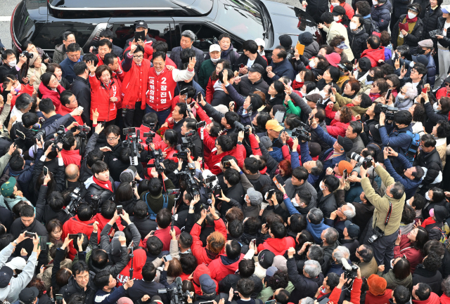 선거 앞 與 난장판·혼란 연속…네 탓 공방·공천 반발·호떡 뒤집기 