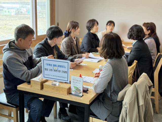 안동경찰서 여성청소년과는 19일 경북여성장애인성폭력상담소 관계자들과 함께 관계성 범죄 예방을 위한 간담회를 추진했다. 사진은 범죄 재발 방지를 위해 회의하는 모습. 안동서 제공