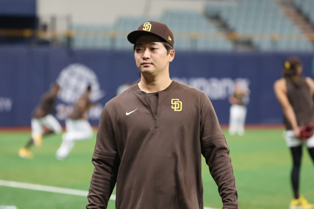 미국 메이저리그(MLB) 월드 투어 서울시리즈에 출전한 샌디에이고 파드리스의 고우석이 19일 서울 구로구 고척스카이돔에서 훈련을 마치고 퇴장하고 있다. 연합뉴스