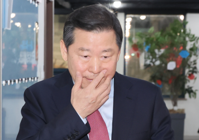 국민의힘 이철규 의원이 20일 서울 여의도 중앙당사에서 현안 브리핑을 위해 입장하고 있다. 연합뉴스