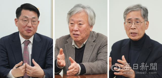 4·10 총선 대구 중구남구 선거구에 무소속으로 출마하는 도태우(왼쪽부터) 후보와 이문열(가운데) 소설가, 신평 변호사가 대담을 하고 있다. 안성완 기자 asw0727@imaeil.com