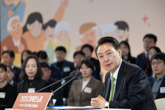 윤석열 대통령이 21일 강원 원주시 건강보험심사평가원에서 