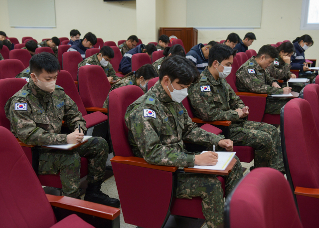 항공기정비대대, 부품정비대대, 장비정비대대, 지상교육훈련대 등 정비 관련 부서 공군들이 