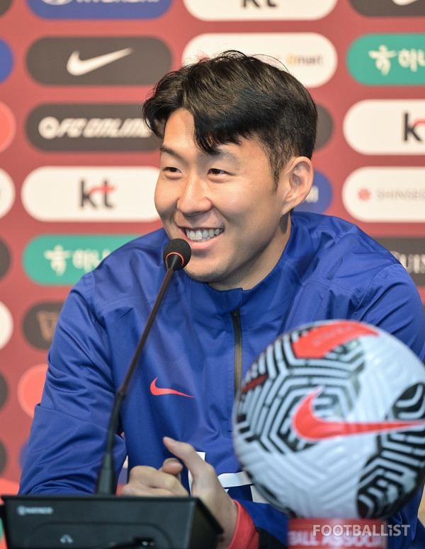 축구 대표팀 주장 손흥민이 인터뷰를 통해