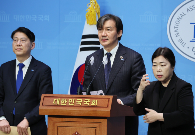 조국혁신당 조국 대표가 25일 국회 소통관에서 