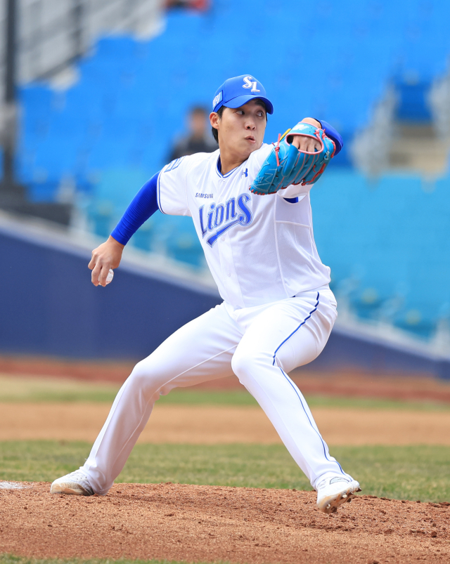 삼성 라이온즈의 선발투수 원태인의 투구 모습. 삼성 제공