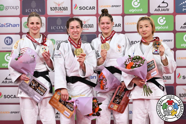 2024 국제유도연맹(IJF) 트빌리시 그랜드슬램 여자 63kg급 수상자들이 포즈를 취하고 있다. 오른쪽이 경북체육회 소속 김지수 선수. 경북체육회 제공