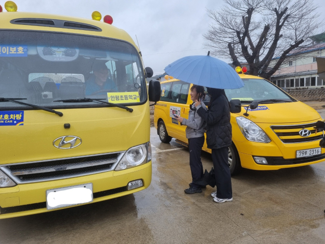의성경찰서는 26일 유관기관 등과 함께 지역 내 어린이 통학버스 전체를 대상으로 합동 안전 점검을 진행했다. 의성경찰서 제공.