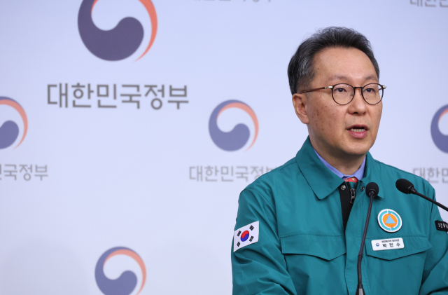 중앙사고수습본부 부본부장인 박민수 보건복지부 2차관이 26일 오전 서울 종로구 정부서울청사 별관에서 의사 집단행동 관련 중앙사고수습본부 브리핑을 하고 있다. 연합뉴스