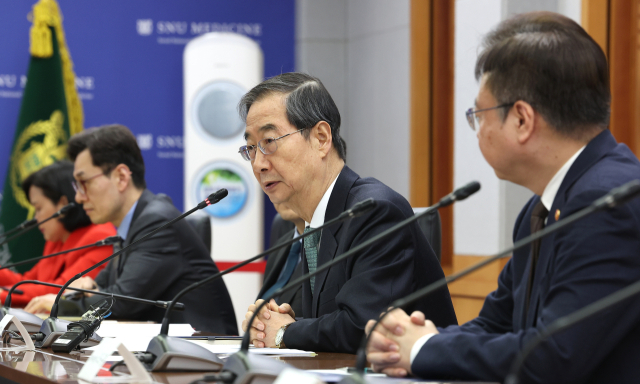 한덕수 국무총리가 26일 오후 서울 종로구 서울대 연건캠퍼스 내 의과대학 대회의실에서 열린 의료계 관계자들과 의료 개혁 현안 논의를 위한 간담회에서 발언하고 있다. 연합뉴스