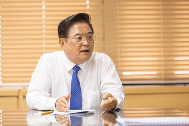 27일 우동기 대통령직속 지방시대위원회 위원장은 의대 정원 증원, 교육발전특구, 기회발전특구, 메가시티 등 중점 정책에 대한 생각들을 거침없이 쏟아냈다. 경산 조지연 후보 후원회장을 맡은 이유는 