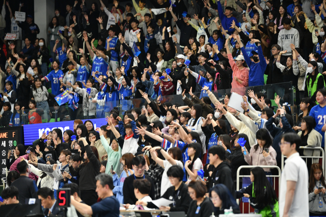 지난 26일 대구실내체육관에서 열린 2023-2024시즌 KBL 대구 한국가스공사 페가수스의 홈 최종전을 찾아 응원하는 대구 홈 팬들 모습. KBL 제공