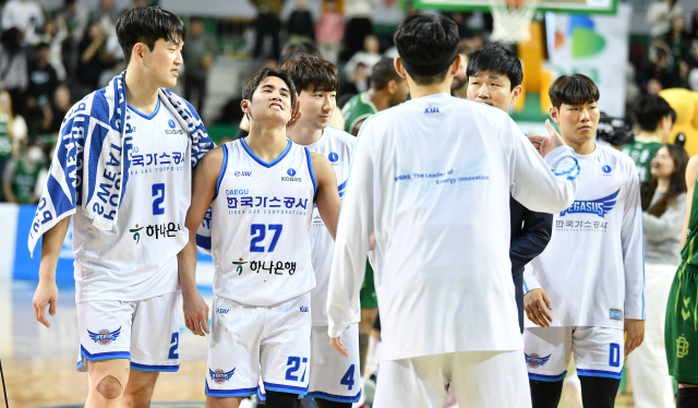 KBL 경기 패배 후 아쉬움을 감추지 못하는 대구 한국가스공사 페가수스 선수들. KBL 제공