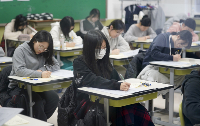 올해 첫 전국학력평가, 작년 수능보다 쉬웠다