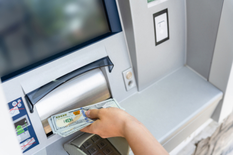 돈퍼주는 ATM, 밤새 190억원 뽑아갔다…과연 어디?
