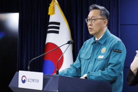 끝 모를 강대강 의·정 대치…서로 