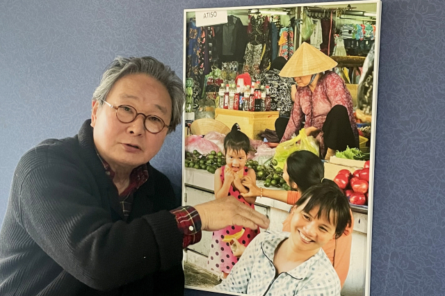 한기환 전 계명대 동산병원 원장은 첫 사진전