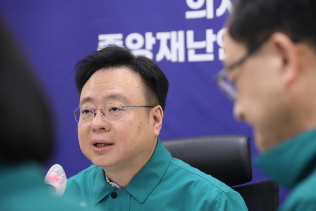 조규홍 보건복지부 장관이 1일 오전 정부세종청사에서 열린 의사 집단행동 중앙재난안전대책본부 회의를 주재하고 있다. 연합뉴스