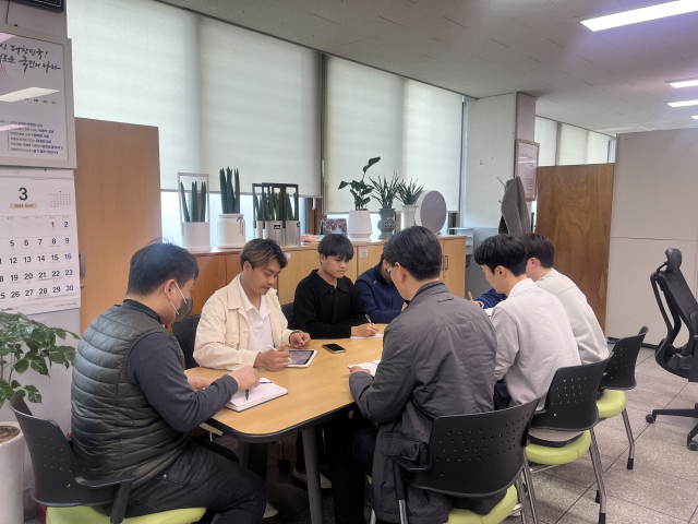 의성군은 오는 8월까지 외국인 유학생 3명을 인턴으로 채용, 행정 분야 업무 경험을 제공하는 