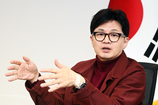 한동훈 국민의힘 비상대책위원장이 지난달 30일 서울 국민의힘 중앙당사에서 한국지방신문협회 소속 기자들과 인터뷰하고 있다. 경인일보 최은성기자