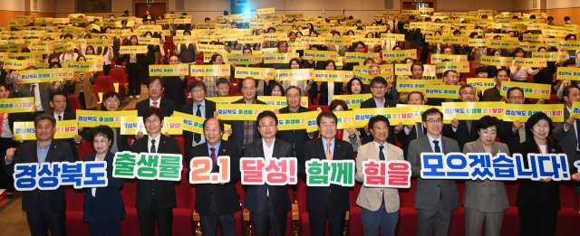 2일 김천문화예술회관에서 열린 경상북도 제52회 보건의 날 기념식에서 참석자들이 