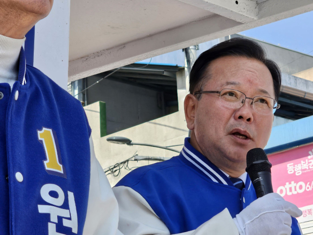 김부겸 전 국무총리가 지난 4월 총선에서 더불어민주당 상임공동선대위원장을 맡아 선거 유세를 하고 있다. 연합뉴스