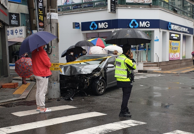 지난 3일 오후 동구 방촌동 해안새마을금고 앞 편도 2차로 골목에서 추돌 사고가 발생했다. 독자 제공