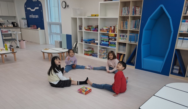 의성군가족센터는 지난 1일 의성읍온누리터 2층으로 의성공동육아나눔터를 이전, 운영을 재개했다. 의성군 제공.