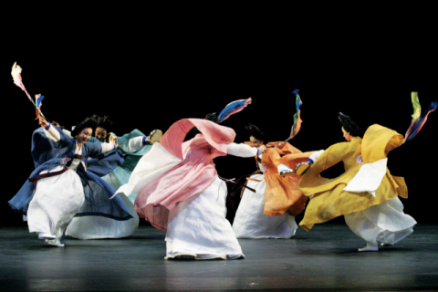 무(舞)와 악(樂)이 만나는 순간-과거와 현대를 잇는 신전통춤
