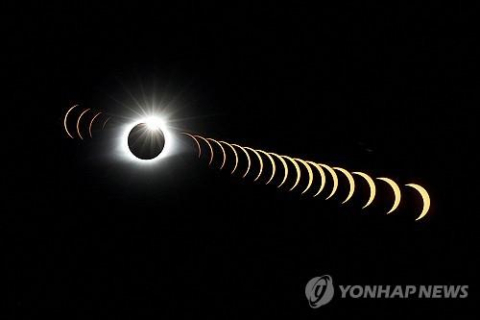 美, 개기일식 앞두고 들썩…이번에 놓치면 2045년까지 기다려야