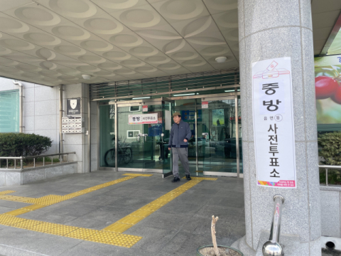 [르포] 과열된 선거전과 달리 조용한 경산 사전투표소…韓 지원유세도