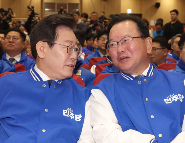 더불어민주당 이재명 대표와 김부겸 상임공동선대책위원장. 연합뉴스