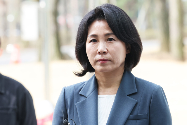 2022년 제20대 대통령 선거와 관련한 공직선거법 위반 혐의로 재판에 넘겨진 더불어민주당 이재명 대표의 배우자 김혜경 씨가 8일 오전 경기도 수원시 영통구 수원지방법원에서 열린 2차 공판에 출석하고 있다. 연합뉴스