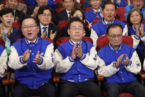 '민주 압도적 승리' 범야권 190석 넘겼다…국힘은 총선 3연패