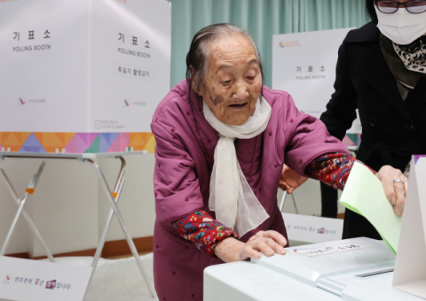 108세 할머니도 투표했는데…미투표자 1400만명 비난 쇄도