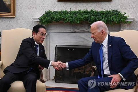 정상회담하는 바이든과 기시다. 연합뉴스