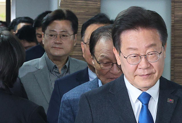 더불어민주당 이재명 대표가 11일 오전 서울 여의도 더불어민주당 당사에서 열린 더불어민주당·더불어민주연합 제12차 합동 중앙선거대책위원회의 겸 선대위 해단식에 참석하고 있다. 연합뉴스