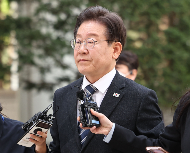 더불어민주당 이재명 대표가 12일 오전 서울 서초구 서울중앙지방법원에서 열린 