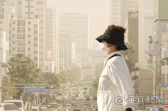 최근 고비사막과 내몽골고원에서 발원한 황사의 영향으로 전국에 미세먼지 농도가 
