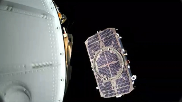 우주에 도착한 한화시스템 '소형 SAR 위성' 모습. 정부 제공