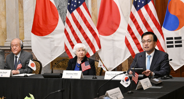 G20재무장관회의 및 IMF/WB 춘계회의 참석차 미국 워싱턴DC를 방문 중인 최상목 경제부총리 겸 기획재정부 장관이 17일(현지시간) 미국 재무부에서 열린 '제1차 한·미·일 재무장관 회의'에 참석, 모두발언을 하고 있다. 2024.4.18. 기획재정부 제공