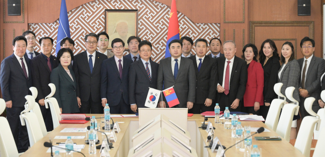 경북도와 영덕군·대구한의대·몽골 교육과학부·모노스그룹·몽골약학대는 지난 18일 몽골 교육과학부 청사에서 