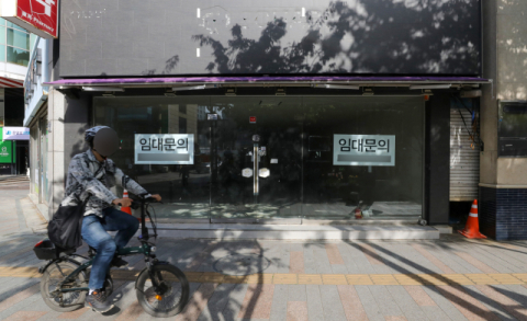 숙박·음식점 22개월째 불황 
