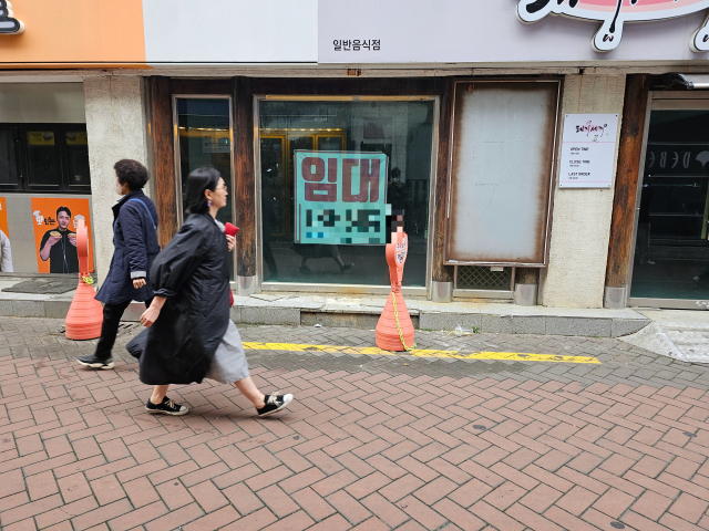 21일 오후 대구 동성로 거리 점포 곳곳에 임대 현수막이 붙어있다. 정우태 기자