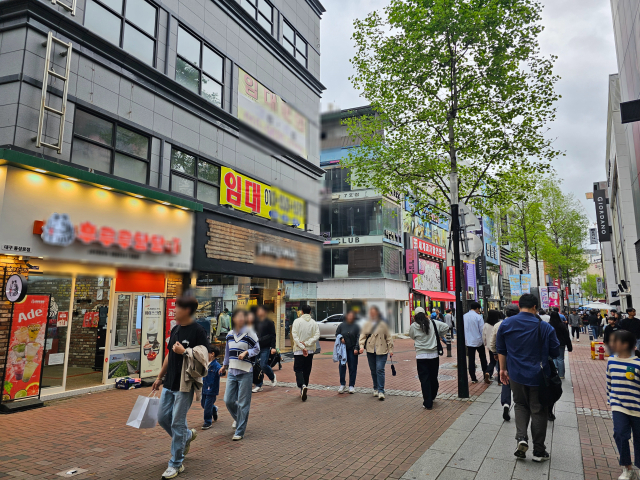 21일 오후 대구 동성로 거리 점포 곳곳에 임대 현수막이 붙어있다. 정우태 기자