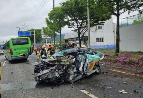 연호네거리 부근서 택시가 버스 추돌, 70대 심정지 상태 이송