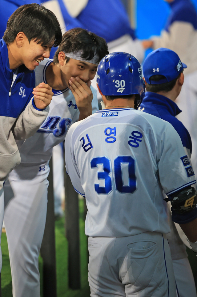 삼성 라이온즈의 김영웅과 이재현. 왼쪽은 신인 김호진. 삼성 제공