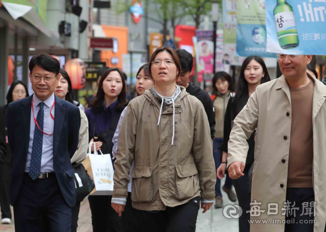 [포토뉴스] 대구 동성로 투어하는 장미란 제2차관