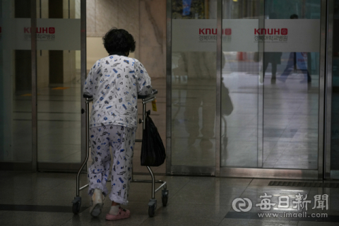 오늘부터 의대교수 사직…대통령 직속 의료개혁특위도 첫 회의 나서